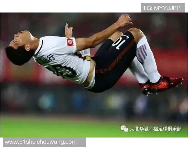 变身空翻足球明星视频展现惊艳技巧与激情瞬间的完美结合